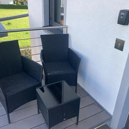 Apartment, Zimmer, * Traitsching