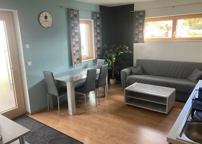 Daire Apartment, Zimmer, *